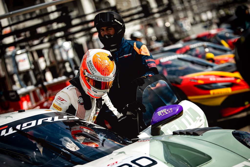 Uheldig strategi kostede Bastian Buus potentiel GTWC-sejr på Nürburgring.
(Foto: Lionspeed GP)